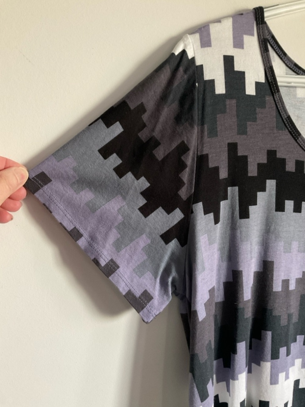 LuLaRoe Classic Shirt Tee in Black, Gray & Lavender XL - Picture 8 of 12